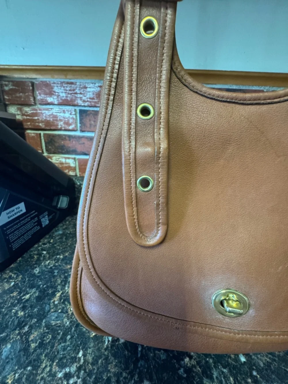 Vintage Coach Crescent Bag 9988 British Tan Leather Shoulder Bag USA - Picture 4 of 16